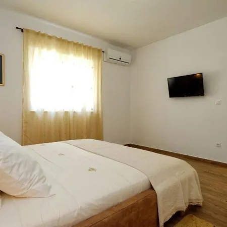 Ferienhaus Mit Privatpool Fur 8 Personen Ca 120 Qm In Dubrava Kod Sibenik, Dalmatien Norddalmatien Holiday home *