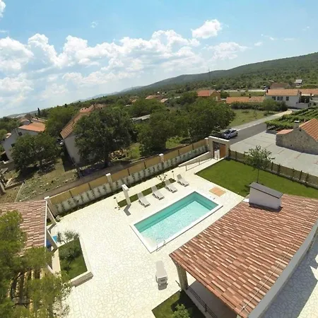 Ferienhaus Mit Privatpool Fur 8 Personen Ca 120 Qm In Dubrava Kod Sibenik, Dalmatien Norddalmatien