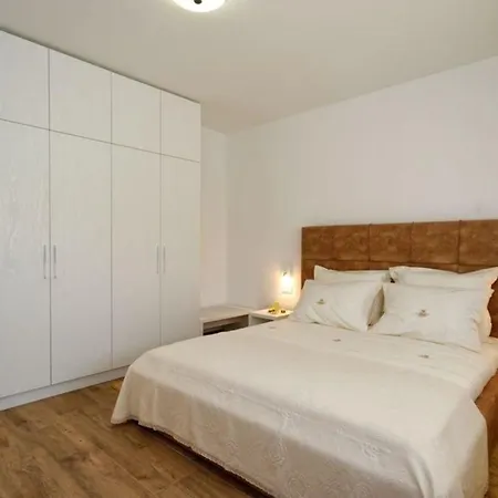Ferienhaus Mit Privatpool Fur 8 Personen Ca 120 Qm In Dubrava Kod Sibenik, Dalmatien Norddalmatien Holiday home