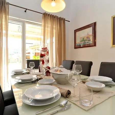 Ferienhaus Mit Privatpool Fur 8 Personen Ca 120 Qm In Dubrava Kod Sibenik, Dalmatien Norddalmatien *
