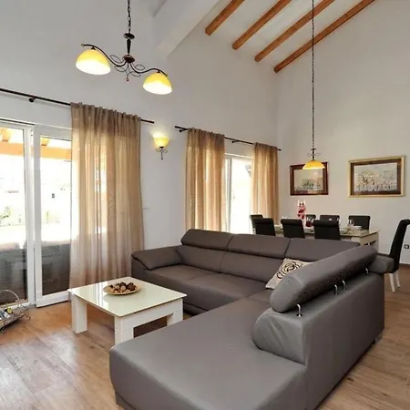 Ferienhaus Mit Privatpool Fur 8 Personen Ca 120 Qm In Dubrava Kod Sibenik, Dalmatien Norddalmatien Holiday home